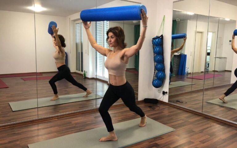 Pilates Übung Mahri Rolle